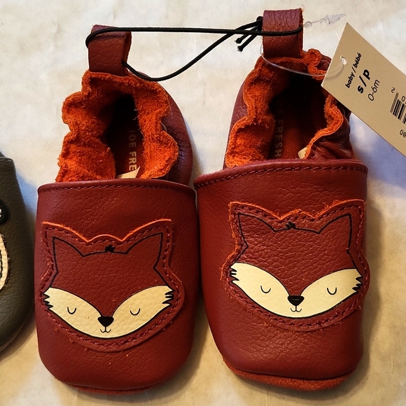 NWT two pair of baby moccasins - Picture 7 of 8